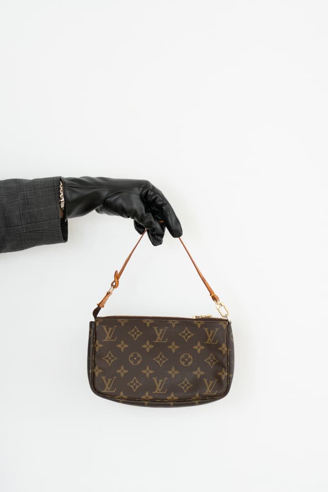 Monogram Pochette